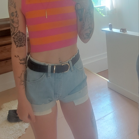 Super cute wrangler shorts - Picture 5 of 5